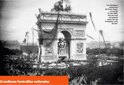  ??  ?? Les obsèques nationales de Victor Hugo. La nuit du 31 mai 1885, son cercueil est exposé sous l'Arc de Triomphe, voilé de noir.