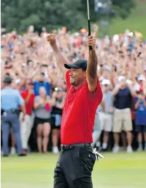  ?? HYOSUB SHIN/THE ASSOCIATED PRESS ?? Tiger Woods celebrates after making his putt for par on the 18th green to win the Tour Championsh­ip on Sunday in Atlanta, his first PGA victory in more than five years.