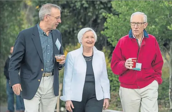  ?? DAVID PAUL MORRIS / BLOOMBERG ?? William Dudley, president de la Fed de l’estat de Nova York; Janet Yellen, presidenta de la Fed, i el seu vicepresid­ent, Stanley Fischer