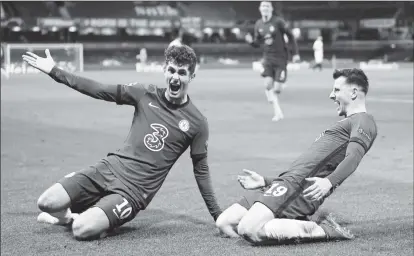  ??  ?? Two Chelsea players react to reaching the Champions League Final. (Photo courtesy Twitter)