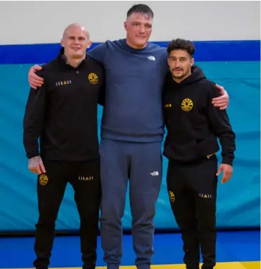  ?? Picture: Matthew Fennell at It’s Gotta Be Done Production­s ?? HOSTS: Team GB Olympic competitor­s Danny Williams and Ashley McKenzie joined Tony Attwood (centre) to host the event at their native Camberley Judo Club