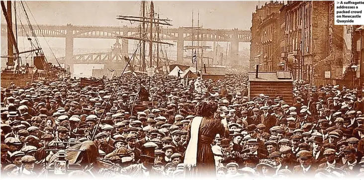  ?? ?? > A suffragett­e addresses a packed crowd on Newcastle Quayside
