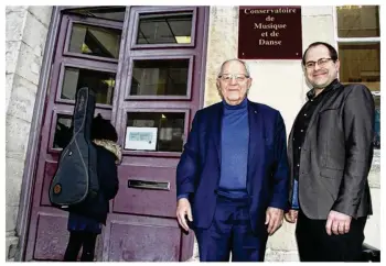  ??  ?? Vincent-richard Bloch, adjoint à la culture et Tristan Clédat, directeur du conservato­ire de Poissy.