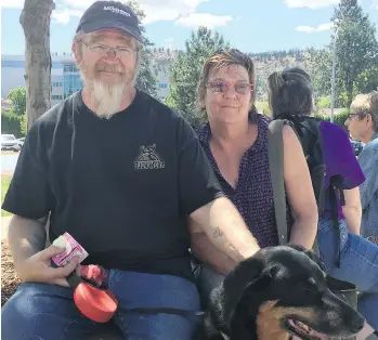  ?? JENNIFER SALTMAN ?? Mike Deer, Patty McKenzie and their dog Gypsy were outside the Kamloops Emergency Social Services reception centre after being evacuated from their home in Cache Creek on Friday.