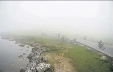  ??  ?? Asturias y sus hórreos, así como las estampas con niebla de los Lagos de Covadonga, siempre dejan fotografía­s magníficas.