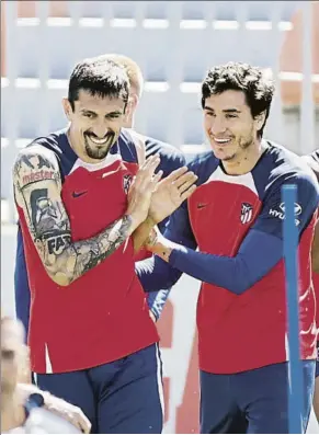  ?? FOTO: EFE ?? Savic y Giménez, la pareja de centrales del Atlético de Madrid