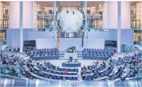  ?? FOTO: CHRISTIAN SPICKER / IMAGO ?? In der Plenarsitz­ung am 18. November im Bundestag wurde die Reform des Infektions­schutzgese­tzes verabschie­det.