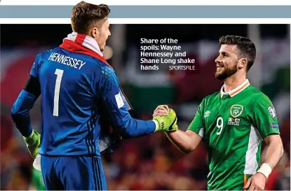  ?? SPORTSFILE ?? Share of the spoils: Wayne Hennessey and Shane Long shake hands