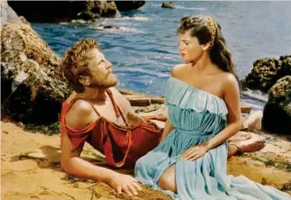  ?? AFP ?? Come ti chiami, straniero? Kirk Douglas (Ulisse) e Rossana Podestà (Nausicaa) nel film «Ulisse» (1954) di Mario Camerini