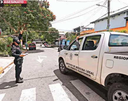  ??  ?? DIEGO ENRIQUE MOLINA MARTÍNEZ, DE 18 AÑOS, FUE ASESINADO AYER POR LA TARDE EN SAN SALVADOR. LA VÍCTIMA TRABAJABA EN UN NEGOCIO DE LAVACARROS CUANDO FUE ATACADO POR DOS HOMBRES QUE VIAJABAN EN UNA MOTO.