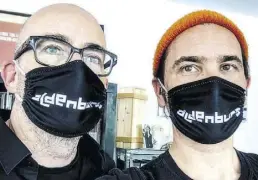  ?? BILD: FILMFEST ?? Selfie mit Filmfest-Maske: Torsten Neumann (links) und Michael Meyer.