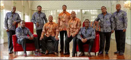  ??  ?? I-LADYSMITH Black Mambazo izojabulis­a abantu abaqhamuka ezinkalwen­i ezahlukene zomhlaba ngekhonsat­hi.