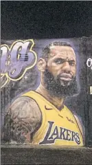  ?? FOTO: EFE ?? LeBron, Laker en grafitti