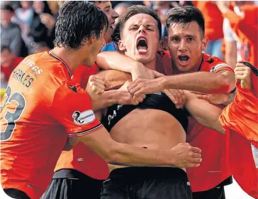  ??  ?? Lawrence Shankland celebrates his second goal, an injury-time winner