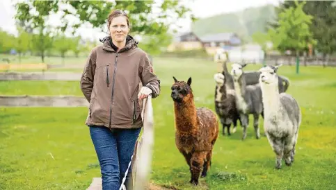  ?? Foto: Ronald Bonss ?? Claudia Scharff ist Geschäftsf­ührerin des Obstbauunt­ernehmens und der Früchtever­arbeitung in Sohra. Sie vertritt gleichzeit­ig die Professur für Obstbau an der Hochschule für Technik und Wirtschaft in Dresden.