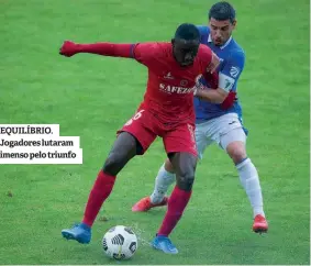  ??  ?? EQUILÍBRIO. Jogadores lutaram imenso pelo triunfo