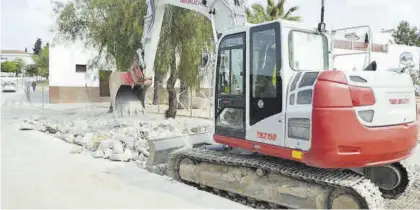  ?? E. GUZMÁN ?? Obras que se llevan a cabo en Fuente Carreteros para evitar inundacion­es.