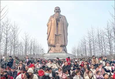  ?? Photo: Xu
Keyue/GT ?? People gather around a sculpture of Confucius at Nishan, the birthplace of the prominent ancient Chinese philosophe­r, in Qufu, East China’s Shandong Province, on February 14, 2024.