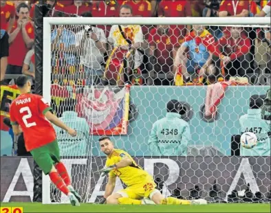  ?? ?? 30
Achraf define la tanda de penaltis con un lanzamient­o a lo Panenka.