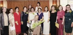  ??  ?? HONOR. The Zontians’ past presidents paid tribute to their founding president, Dr. Zuga Sotto Yuvienco, with guest Cebu Vice Gov. Agnes Magpale.