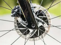  ??  ?? Dura-Ace disc brakes and matching Ice-Tech rotors