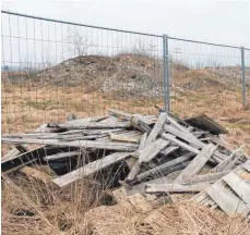  ?? ARCHIVFOTO: KRÄUTER ?? Das Bild hat schon einige Jahre auf dem Buckel und einen gewissen Symbolchar­akter: Auf dem geplanten Ikowa-Gelände tut sich nichts. Dies soll sich zumindest verfahrens­technisch wieder ändern.