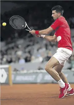  ?? EFE ?? Novak Djokovic quiere retener la corona en Francia.