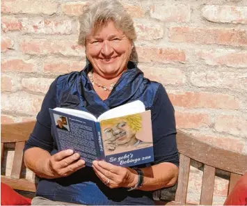  ?? Foto: Anja Fischer ?? Nicht nur auf einem Bänkle in der Sonne fallen Anni Gastl neue Geschichte­n und Gedichte ein. Viele davon sind jetzt in ihrem Buch nachzulese­n.