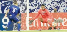  ?? — AFP ?? Al Ahli’s Saudi goalkeeper Mohammed al Oawis attempts to save the ball during the AFC Champions League play-off match against Saudi clubs Al Ahli and Al Hilal at King Saud University Stadium in the Saudi capital Riyadh.