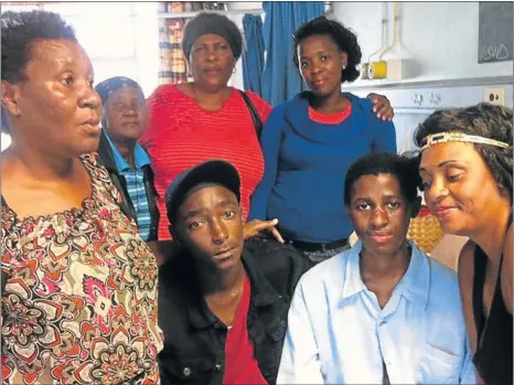  ?? Picture: THULANI GQIRANA ?? ON THE MEND: Sabatha Heshu, second from right, is surrounded by excited family members at Livingston­e Hospital in Port Elizabeth yesterday. They are, from left, Thembisa Heshu, Ntsiki Ngene, Hlalizwa Magu, his best friend Lihle Boyce and aunts Pheliswa Heshu and Zoliswa Mzileni