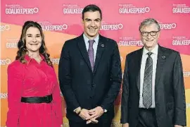  ?? on# oa/$or%a &uig d'  a $'  a#asa ?? Pedro Sánchez amb Bill i Melinda Gates al fòrum Goalkeeper­s