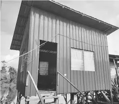  ??  ?? The new temporary house for the elderly couple, built next to their dilapidate­d wooden house.