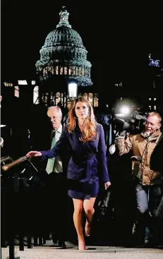  ?? FOTO: REUTERS ?? Hope Hicks verlässt am Mittwochab­end das Capitol in Washington.