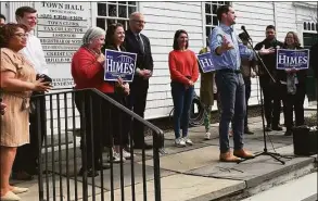  ?? Brianna Gurciullo / Hearst Connecticu­t Media ?? U.S. Rep. Jim Himes, D-Conn., launches his campaign for reelection on Saturday at Fairfield’s Old Town Hall.