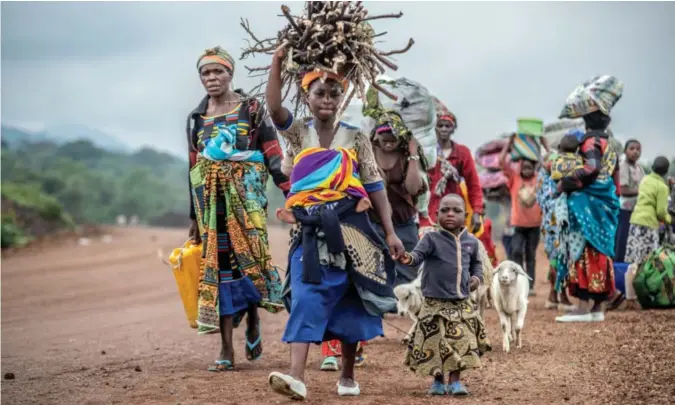  ?? AP / NTB ?? FN anslår at minst 114 millioner mennesker i verden er på flukt fra sine hjem, og blant dem er det over 50 millioner barn. Behovene for nødhjelp er enorme. Disse har flyktet fra Øst-Kongo der militsgrup­per herjer.