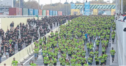  ?? Ignacio sánchez ?? Los corredores en un tramo del Paseo del Bajo