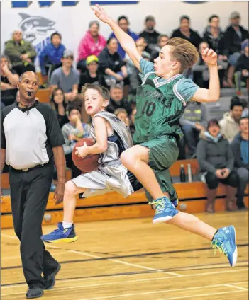  ?? KARLA KELLY ?? SMBA’s Austin Mullen is airborne as he flies to the basket closely defended by Digby’s Owen Sunderland.