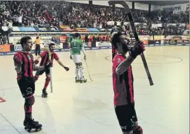  ?? FOTO: REUS DEPORTIU ?? Marc Torra celebra junto a sus compañeros un gol ante el Liceo