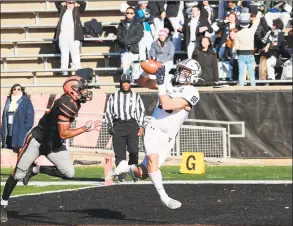  ?? Yale Athletics / Contribute­d photo ?? Yale’s JP Shohfi hauls in a touchdown pass against Princeton on Saturday.