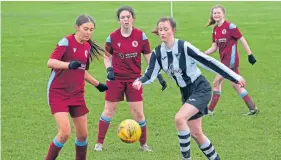  ?? ?? Dryburgh Athletic (maroon) drew 1-1 with Dunfermlin­e Athletic in the SWF East U/17 Kirsty Smith League at Lochee Park.