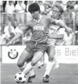  ?? FOTOS: DPA ?? Als Spieler (Bild oben von 1989), war Joachim Löw weit weniger erfolgreic­h als in seiner Trainerkar­riere, die an der Seite von Jürgen Klinsmann (links) und nach der WM 2006 richtig begann.