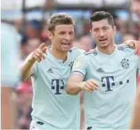  ?? Associated Press ?? Bayern’s Robert Lewandowsk­i celebrates with his team-mate Thomas Mueller (left) after scoring a goal against Drochterse­n/assel during their German Cup match on Saturday.