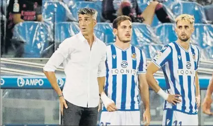  ?? FOTOS: LUIS MARI UNCITI Y EFE ?? Arriba, Bautista y Januzaj a punto de saltar al terreno de juego. Debajo, los dos debutantes. a la izquierda Urko González de Zarate apretando a Vinicius y a la derecha Silva en una conducción