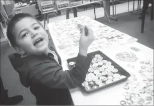  ?? Ernest A. Brown/The Call ?? Domenic Altruda, 4, of Lincoln, finds some interestin­g buttons during the ‘Bizarre Bazaar’ held in Pawtucket on Saturday.