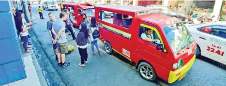  ?? MACKY LIM ?? 20-SECOND RULE. Public utility vehicles will only be allowed to load and unload the passengers inside the yellow box within 20 seconds after new rules were applied by the city to reduce traffic congestion on the streets starting next week. A fine of...