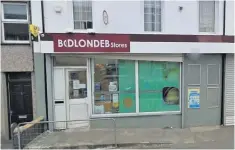  ??  ?? ● A masked knifeman attempted to rob the Bodlondeb Stores shop on High Street in Brynsiency­n