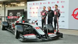  ??  ?? Presentaci­ón del Haas VF-20 con Gene Haas y los pilotos Grosjean y Magnussen.