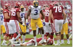  ?? (AP/Michael Woods) ?? LSU’s Andre Anthony (3) reacts after sacking Arkansas quarterbac­k Feleipe Franks for a loss on third down during the second quarter Saturday at Reynolds Razorback Stadium in Fayettevil­le. Arkansas failed to convert on a single third down — going 0 for 10 — for the first time since the Liberty Bowl in 2009.