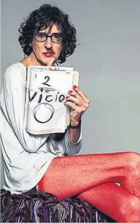  ??  ?? Charly por Lezano. La fotógrafa logró mucha complicida­d con el músico.