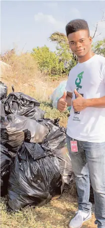  ??  ?? GK Foundation’s ICC Site Coordinato­r and GraceKenne­dy/Rafael Diaz 2017 scholar gives a thumbs up.